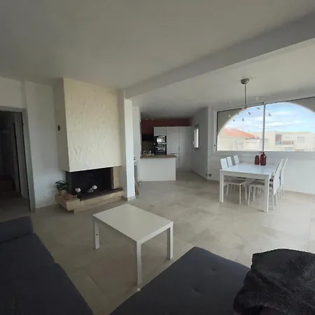 Carnon - T4 1ere Ligne Appartement *